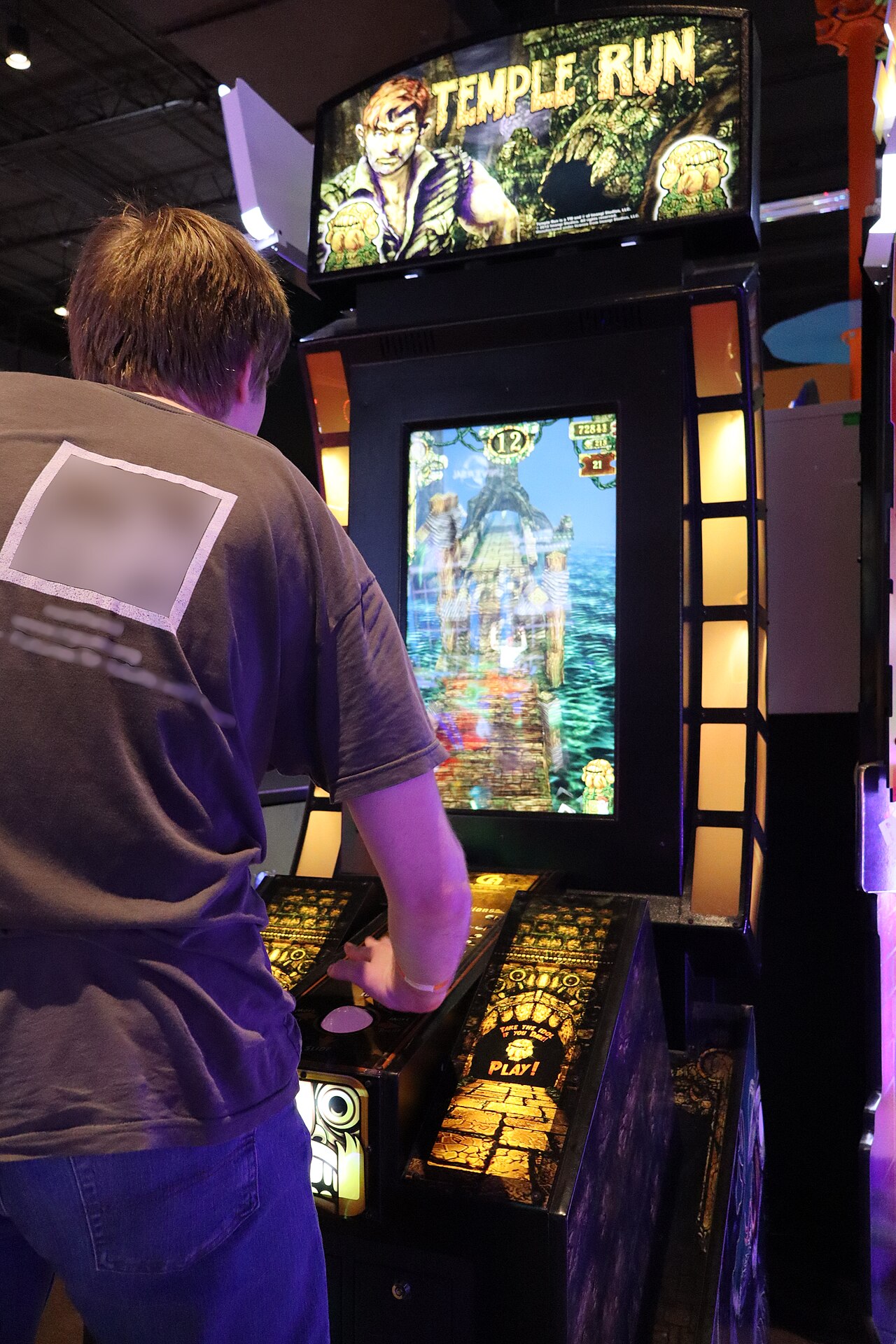 Temple Run Arcade gameplay on an arcade machine.